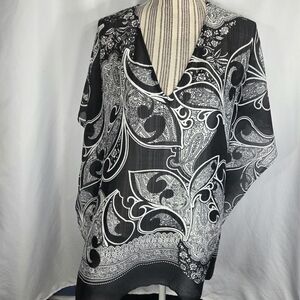 New York & Co Black & White Short Sleeve V Neck Beach Cover Up Size Medium